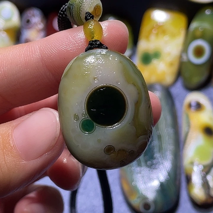 落***尘未镶嵌玛瑙/玉髓珠宝奇石