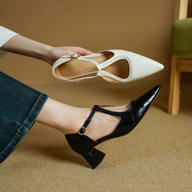 轻奢鞋子女款2025新款爆款真皮百搭小众气质尖头浅口粗跟高跟凉鞋