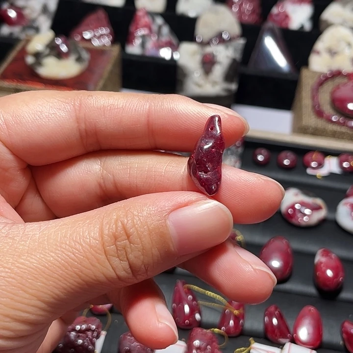 天然辰砂晶体无根砂吊坠3.5克