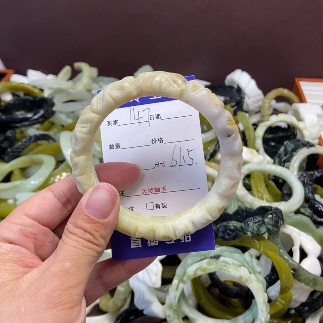 蛇纹石玉手镯未镶嵌