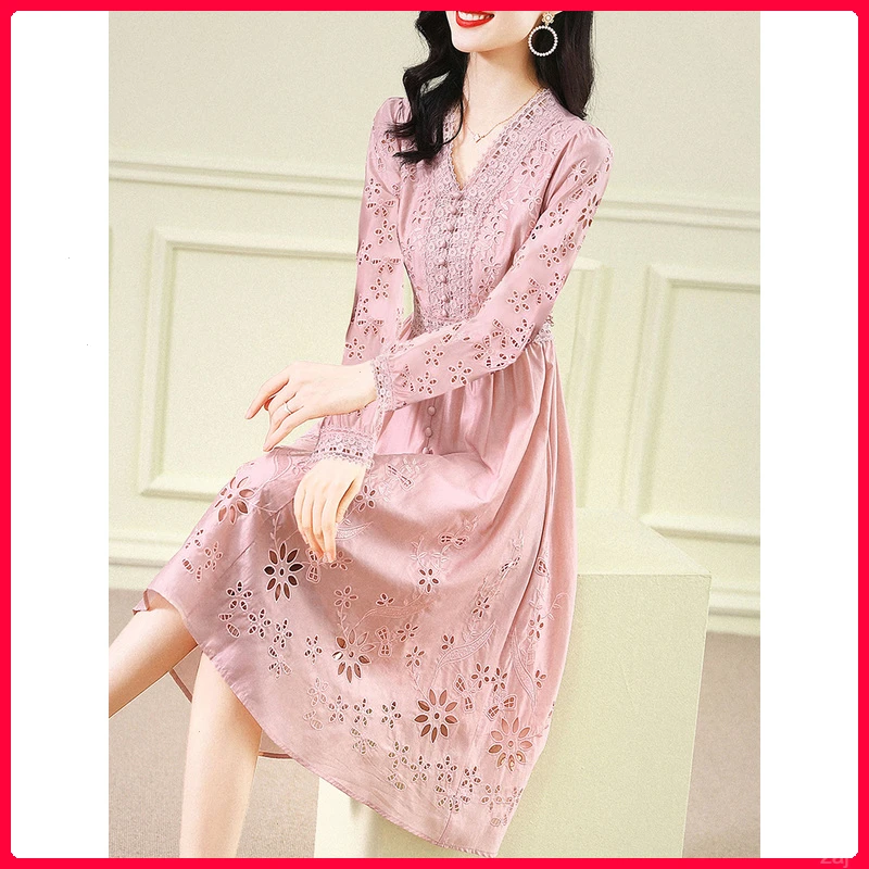 法式新款奢美姿春秋2025高端精致小香风粉色V领收腰长袖连衣裙