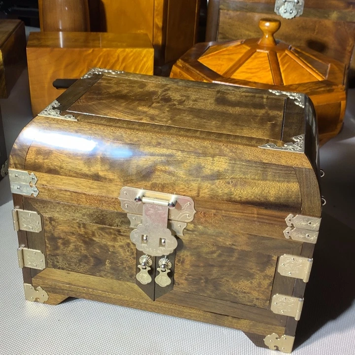 金丝楠阴沉木箱子