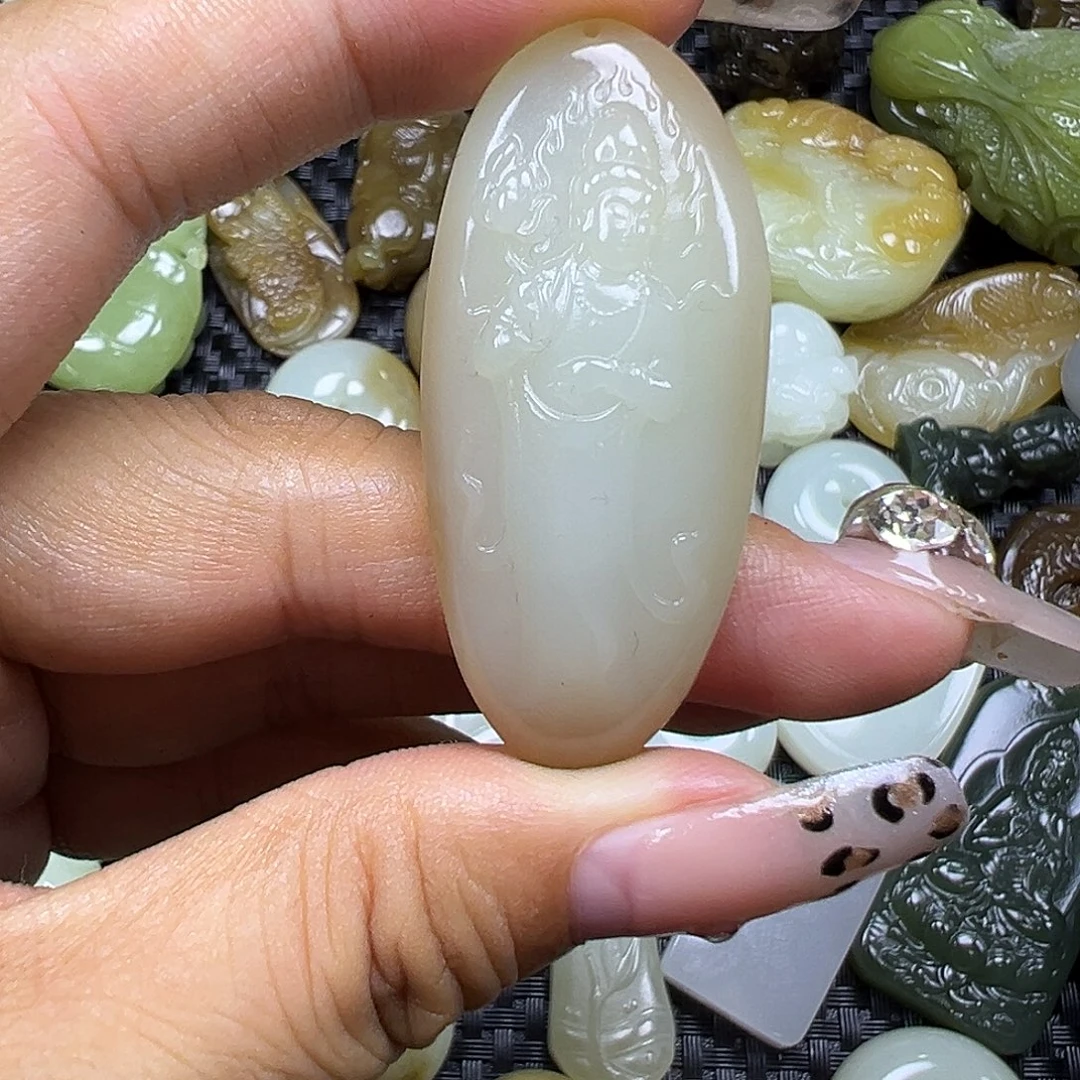 和田玉未镶嵌颈饰