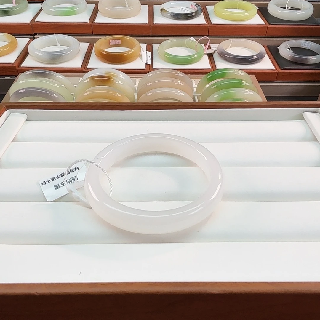 和田玉未镶嵌手镯55灯泡白月光