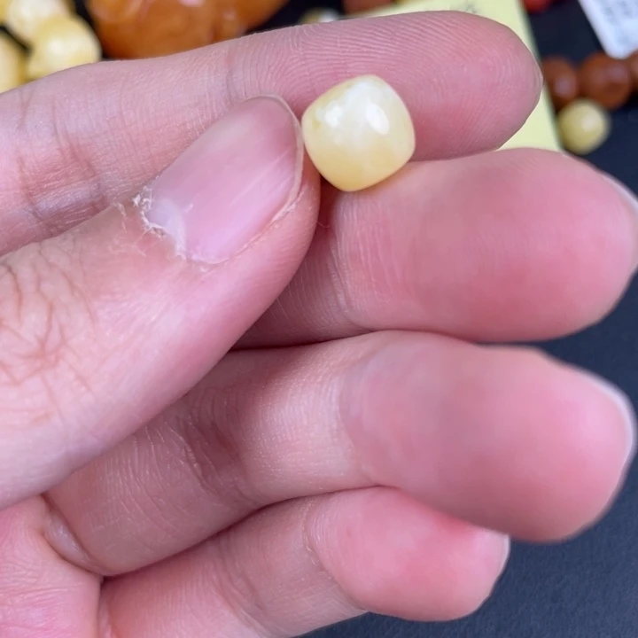 琥珀裸石未镶嵌天然89