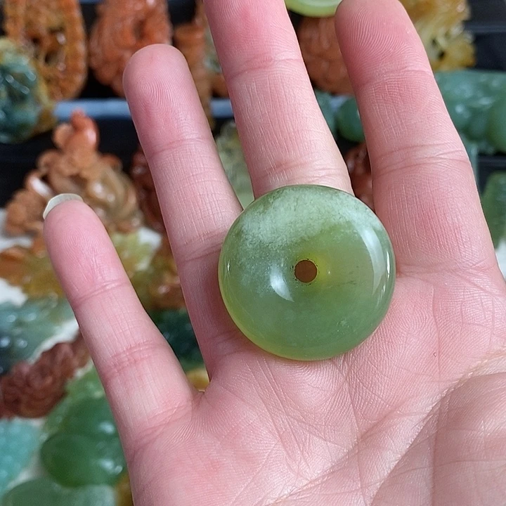 未镶嵌蛇纹石玉颈饰