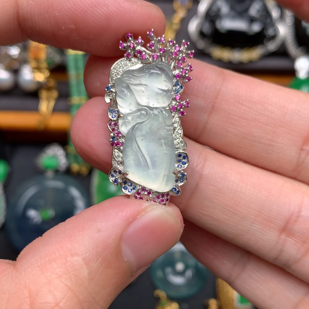 翡翠18K金镶嵌颈饰