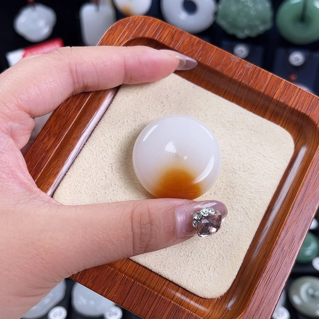 颈饰未镶嵌石英质玉老**也