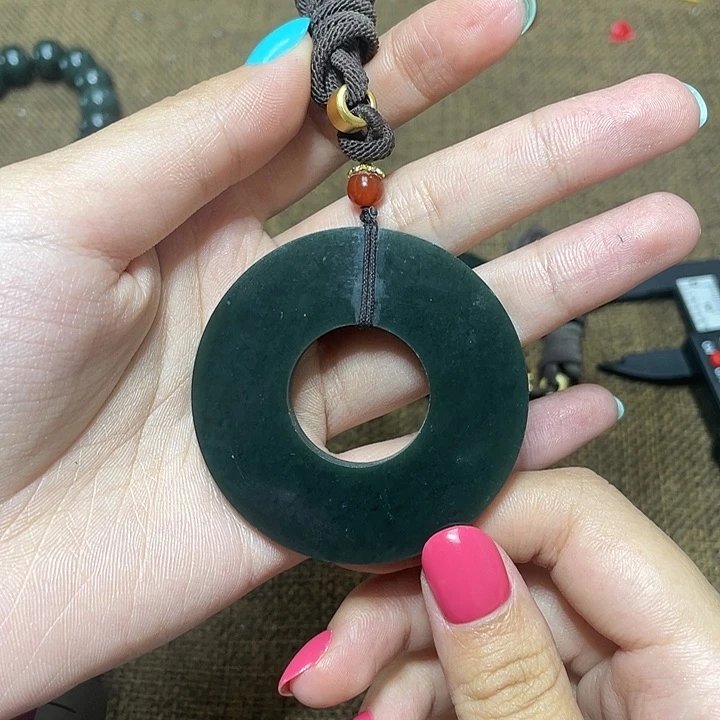 和田玉未镶嵌把件