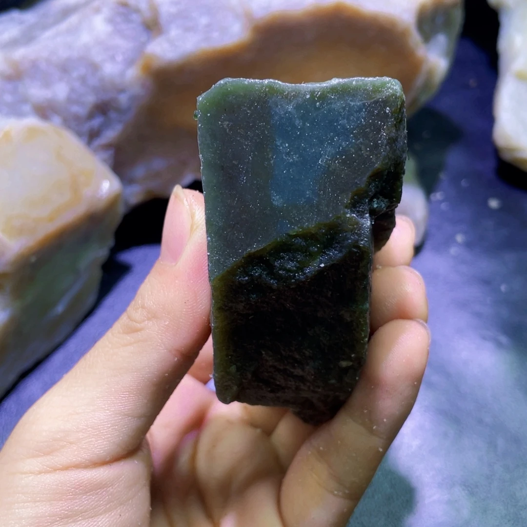 和田玉未镶嵌珠宝半成品