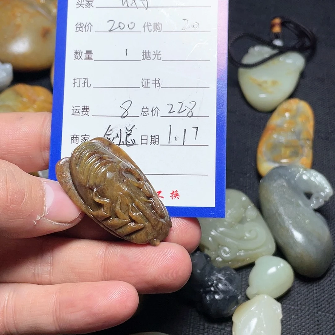 和田玉吊坠(不含链)未镶嵌抱****梦