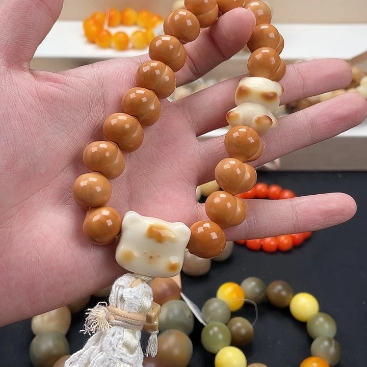 白玉菩提吊坠爱心屁桃