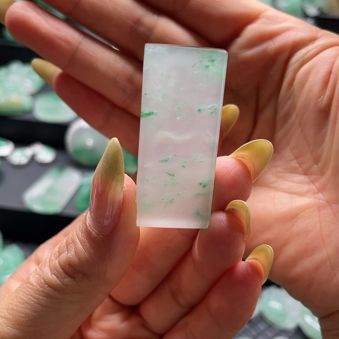 石英质玉吊坠未镶嵌呆***口