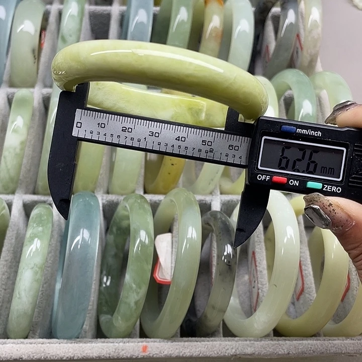 蛇纹石玉未镶嵌手镯97