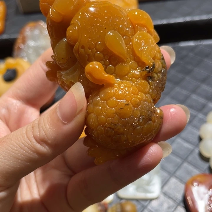 未镶嵌石英质玉（黄龙玉）颈饰