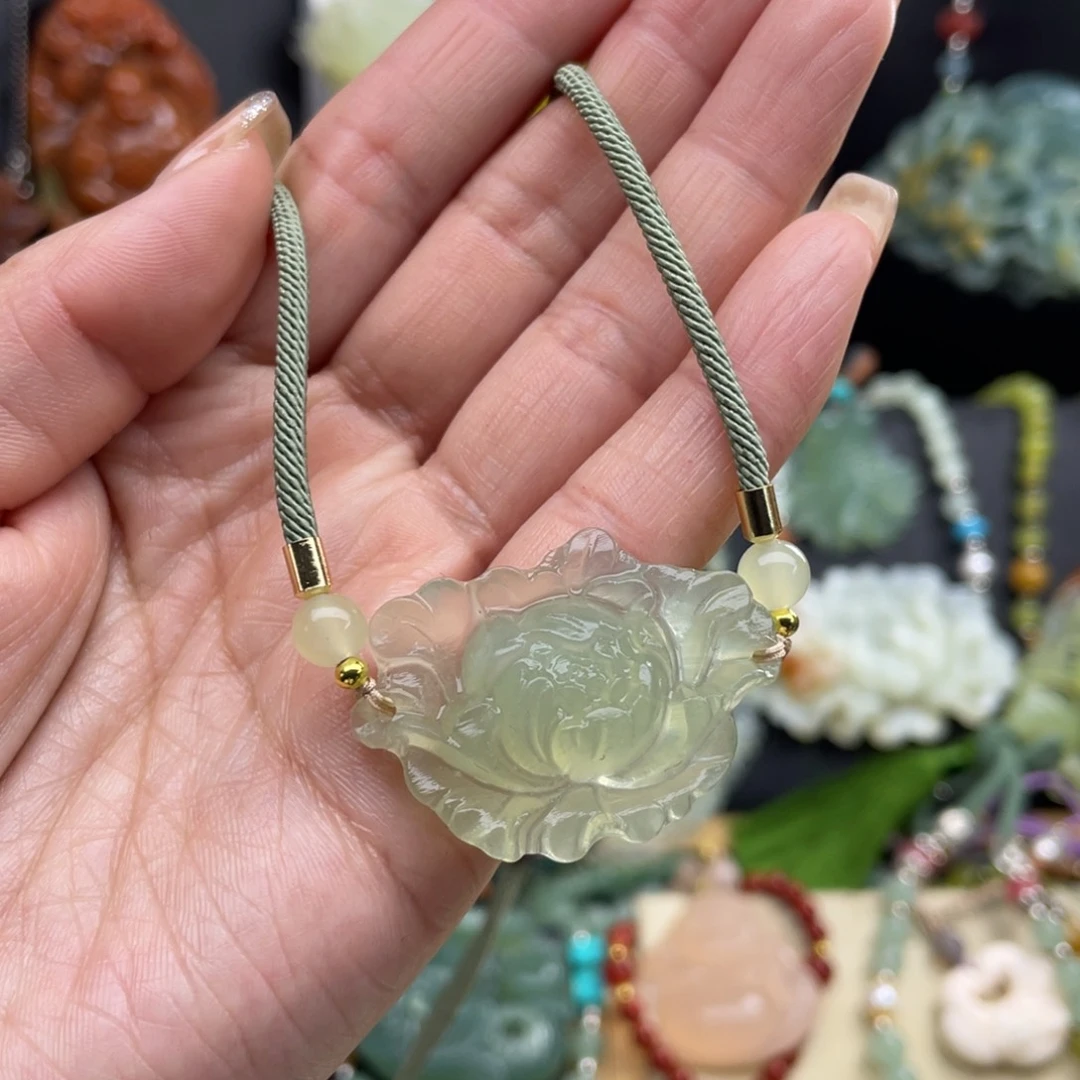 蛇纹石玉未镶嵌颈饰