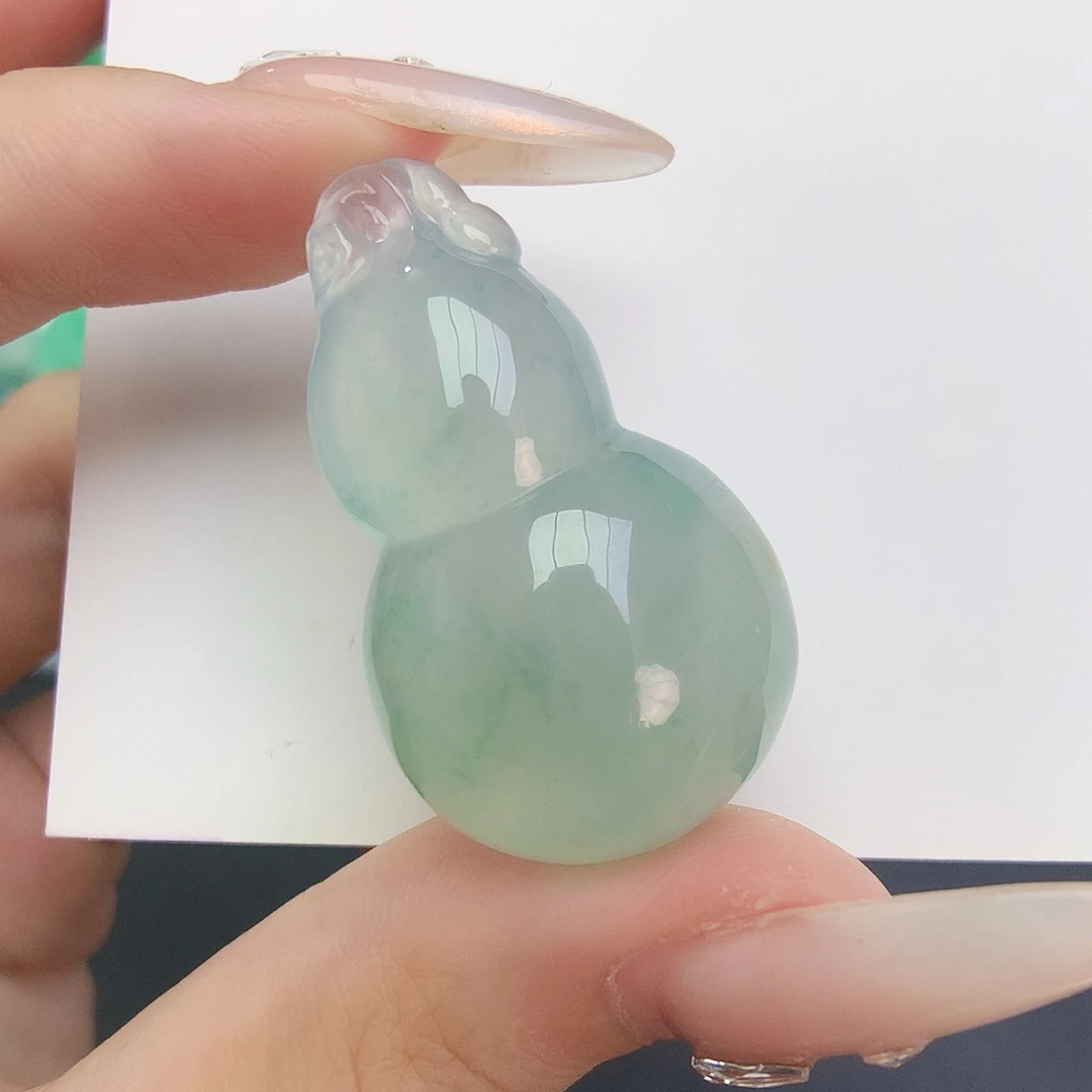 翡翠未镶嵌颈饰葫芦