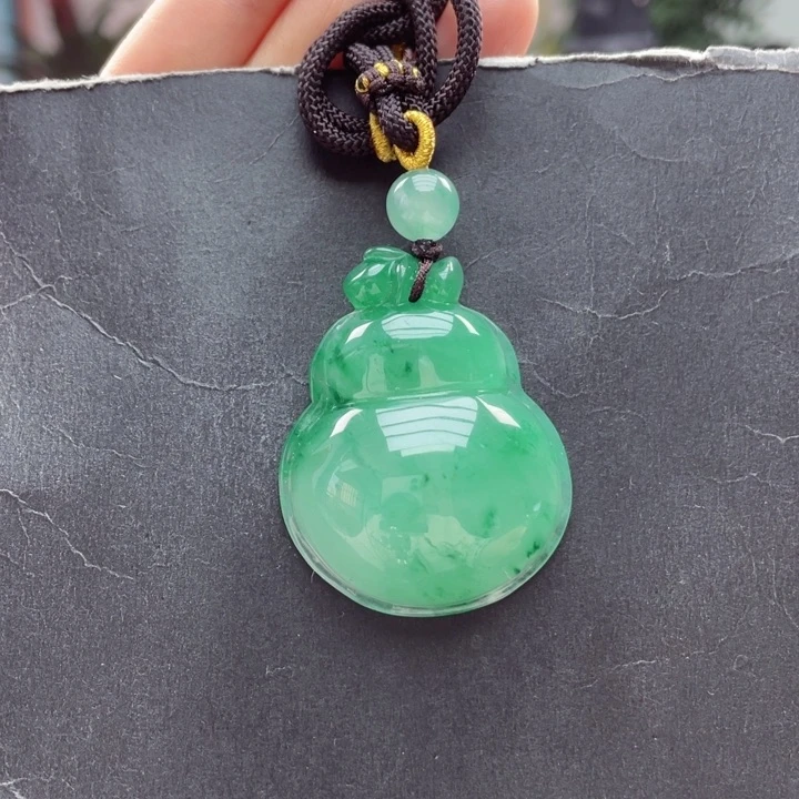 石英质玉吊坠(不含链)未镶嵌小**?