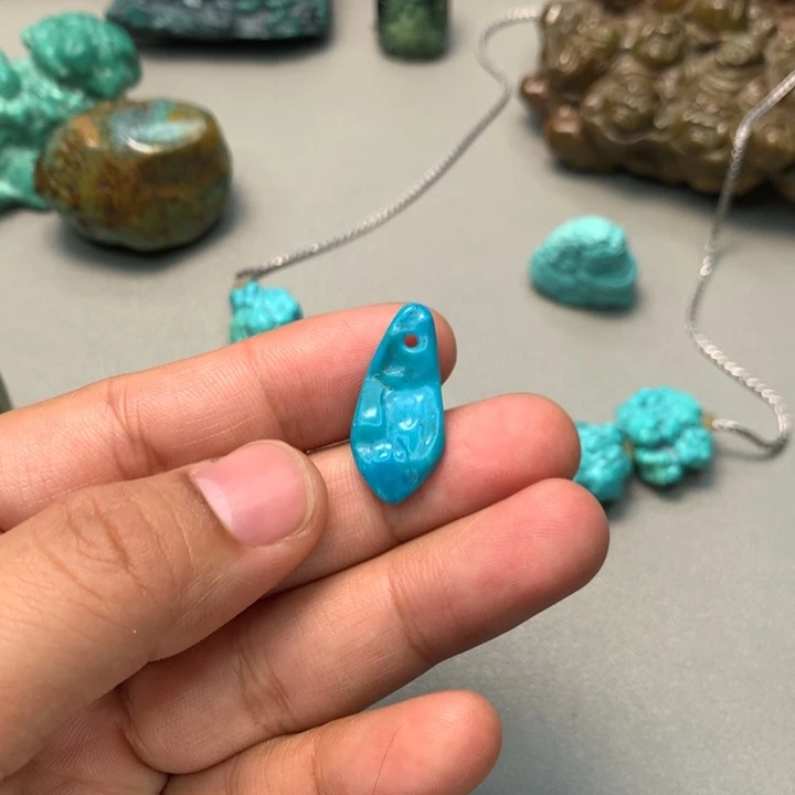 绿松石未镶嵌颈饰