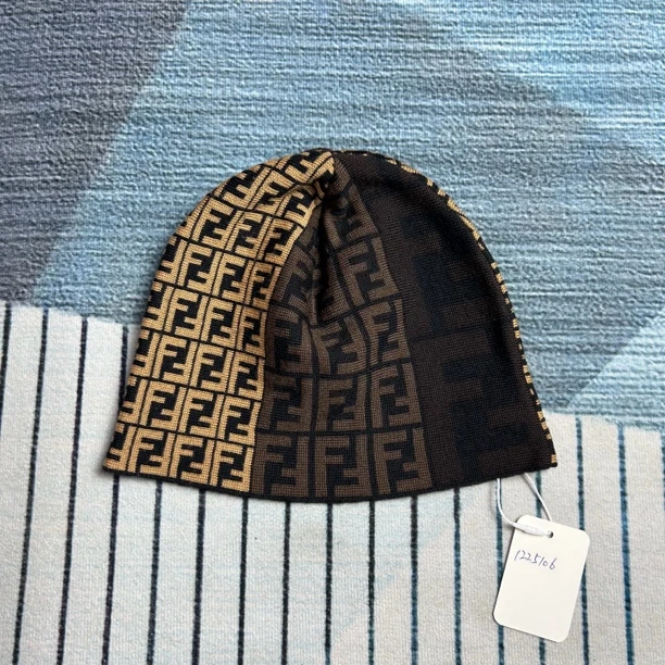 99新 FENDI/芬迪 芬迪满印冷帽