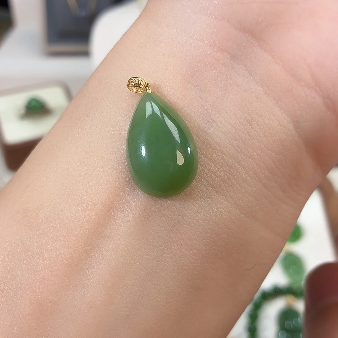 和田玉18K金镶嵌颈饰