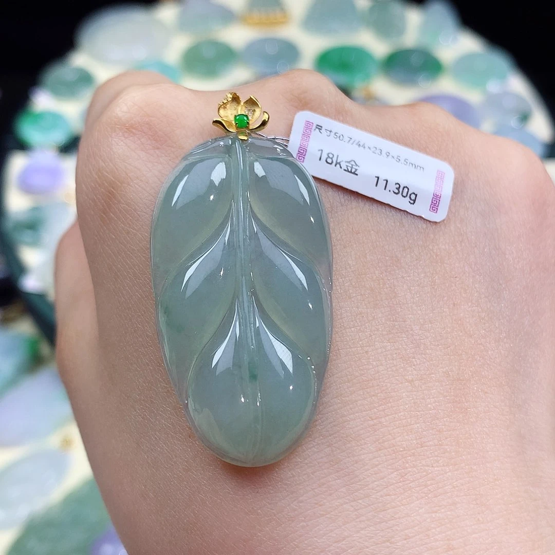 翡翠18K金镶嵌颈饰金枝玉叶