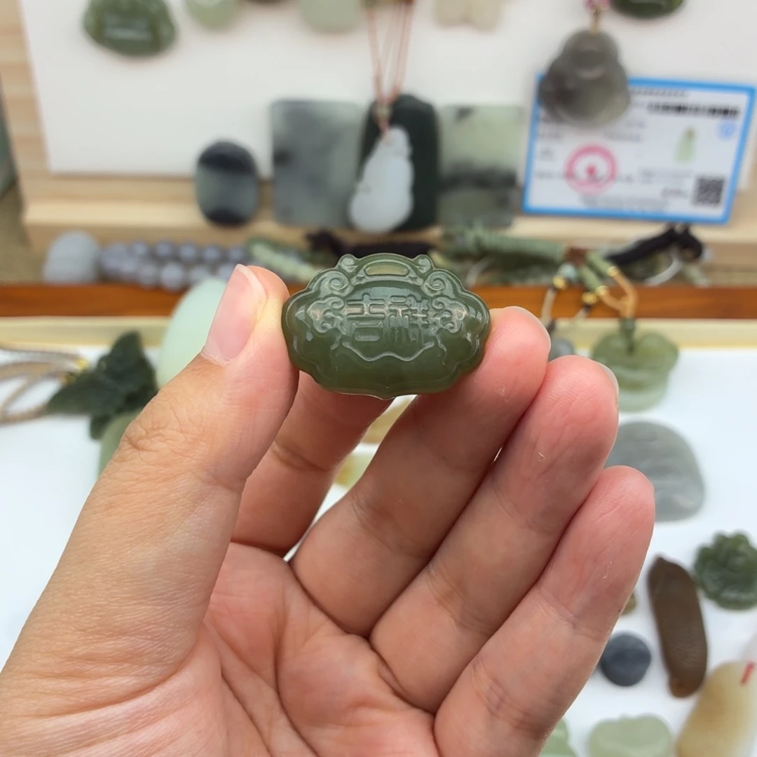 颈饰未镶嵌和田玉微瑕处理不退不换