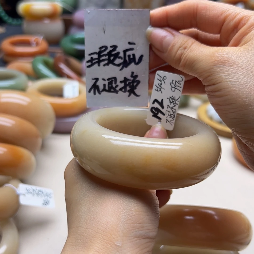 石英岩玉未镶嵌手镯