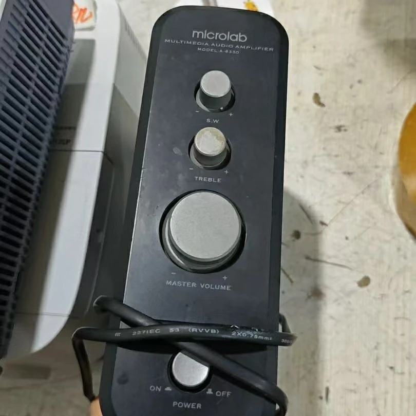 8新  小功放一台，不包邮费