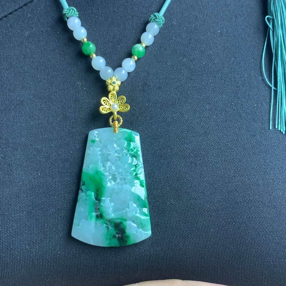 翡翠颈饰未镶嵌翡翠