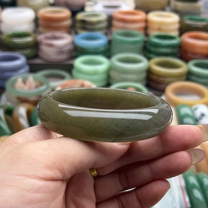 石英质玉手镯未镶嵌