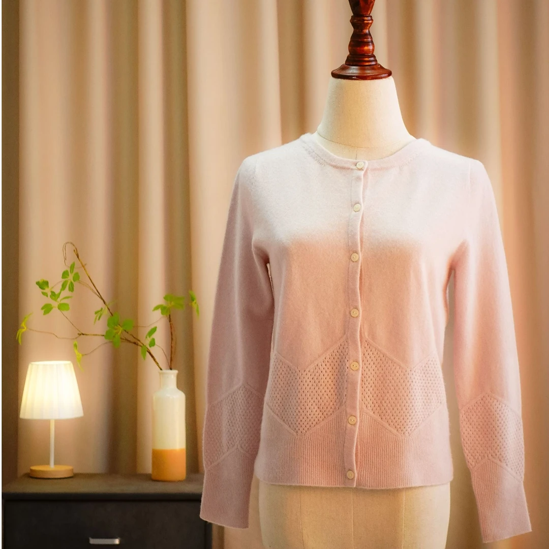 100%山羊绒圆领系扣开衫