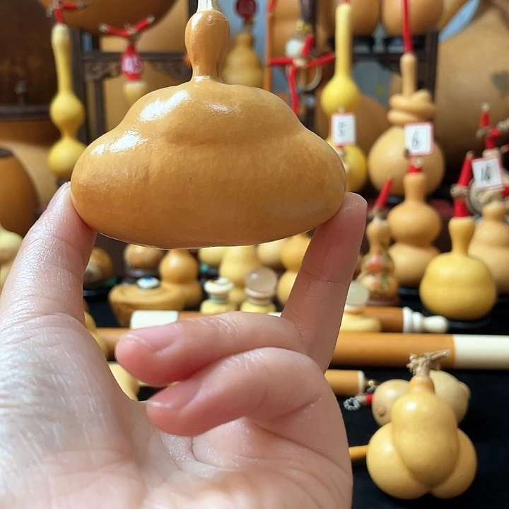 主**帅葫芦丝独奏演员演技还是那么