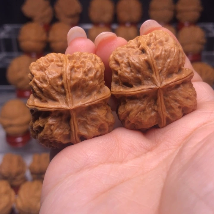 文玩核桃吊坠4金尊小四楞