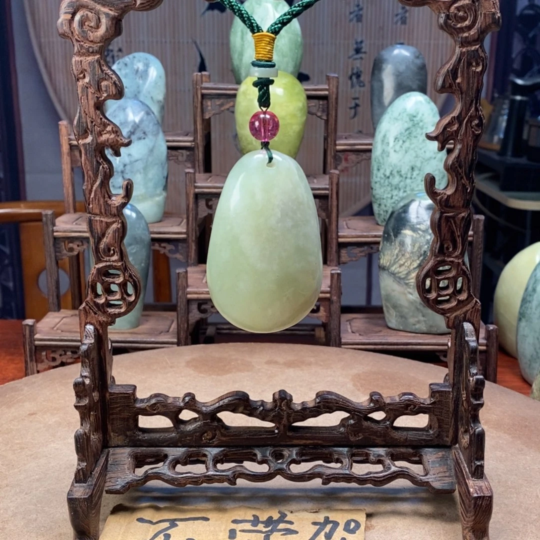 李***师岫玉未镶嵌珠宝奇石