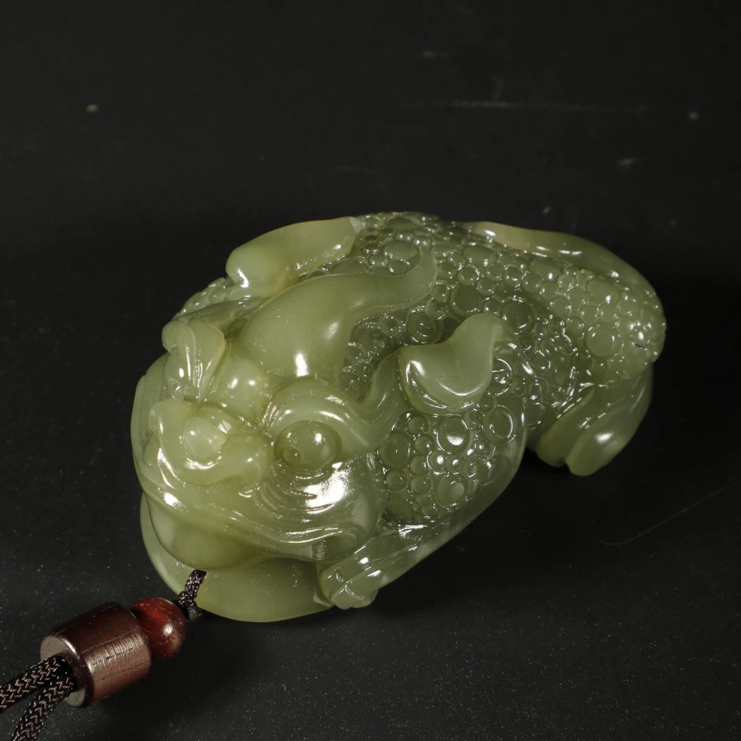 lot8809和田玉湖水绿金蟾挂件/云南典藏