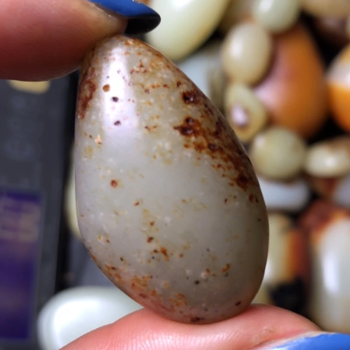 和田玉未镶嵌珠宝奇石