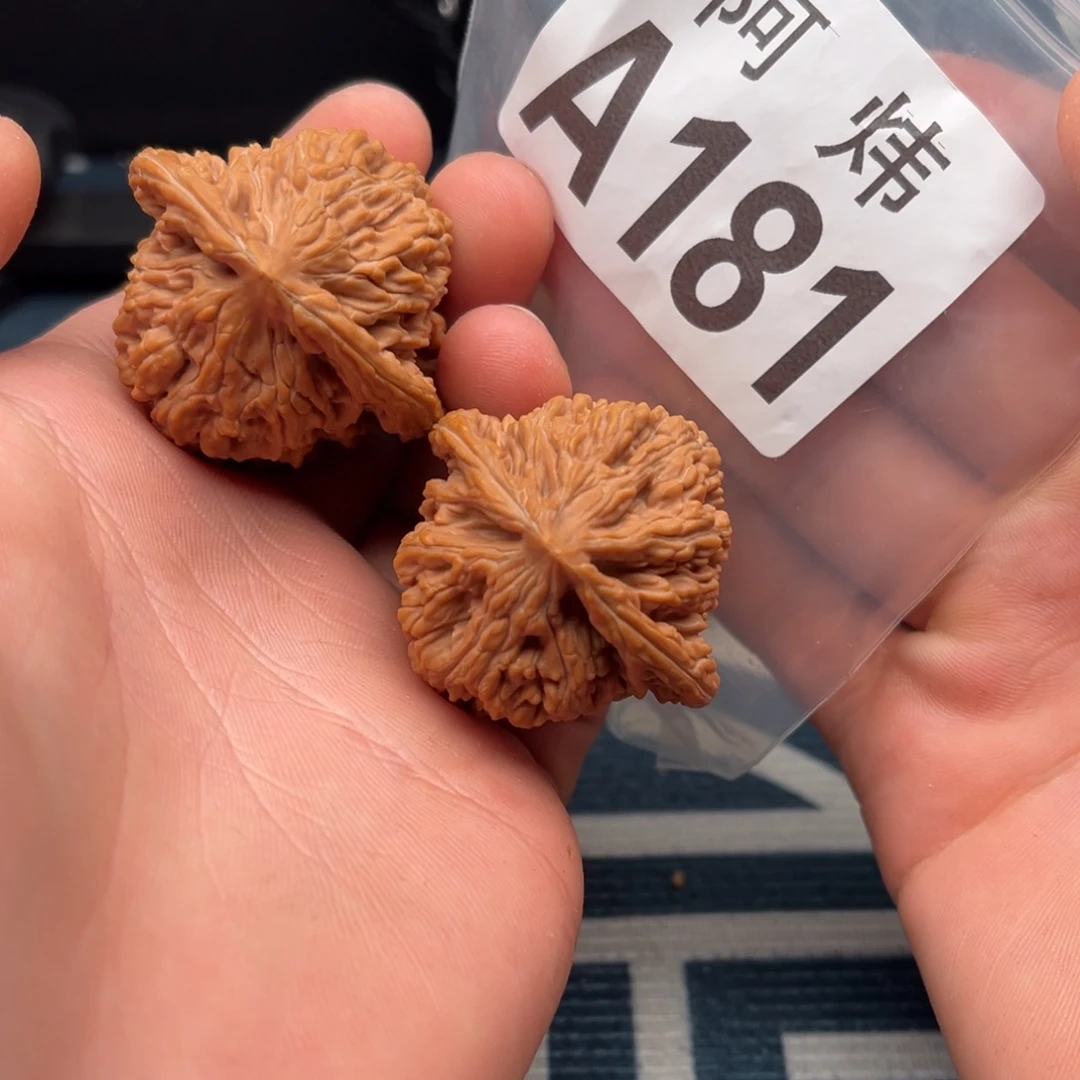 文玩核桃吊坠三角楼41