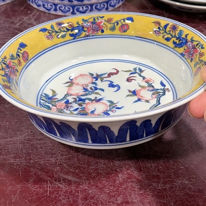 瓷片/////直径21.5厘米。绿。