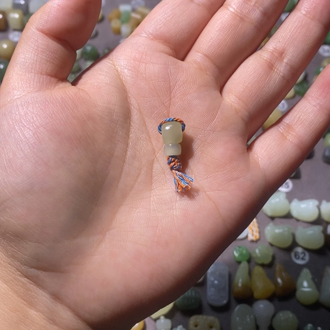衍***尘未镶嵌和田玉车挂