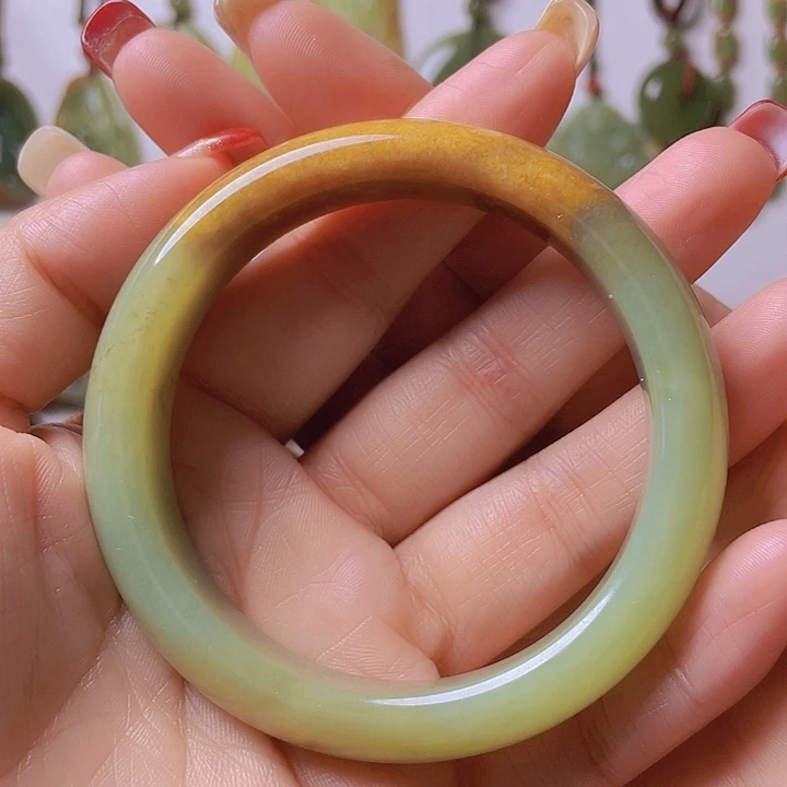 未镶嵌手镯岫岩河磨玉（透闪石质玉）