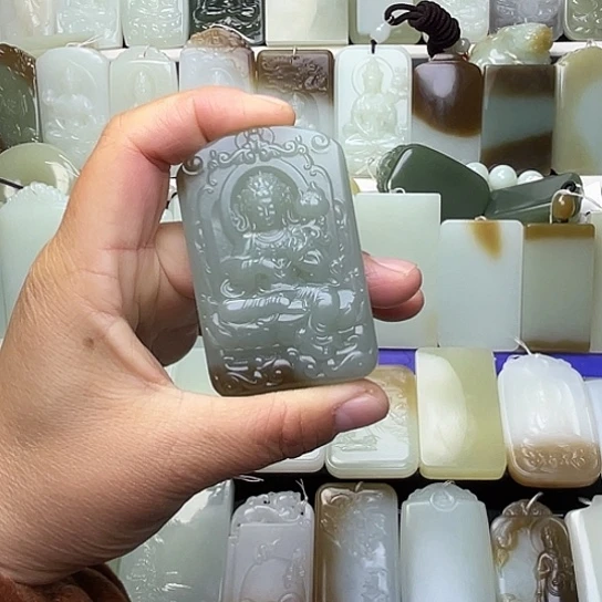 颈饰未镶嵌和田玉