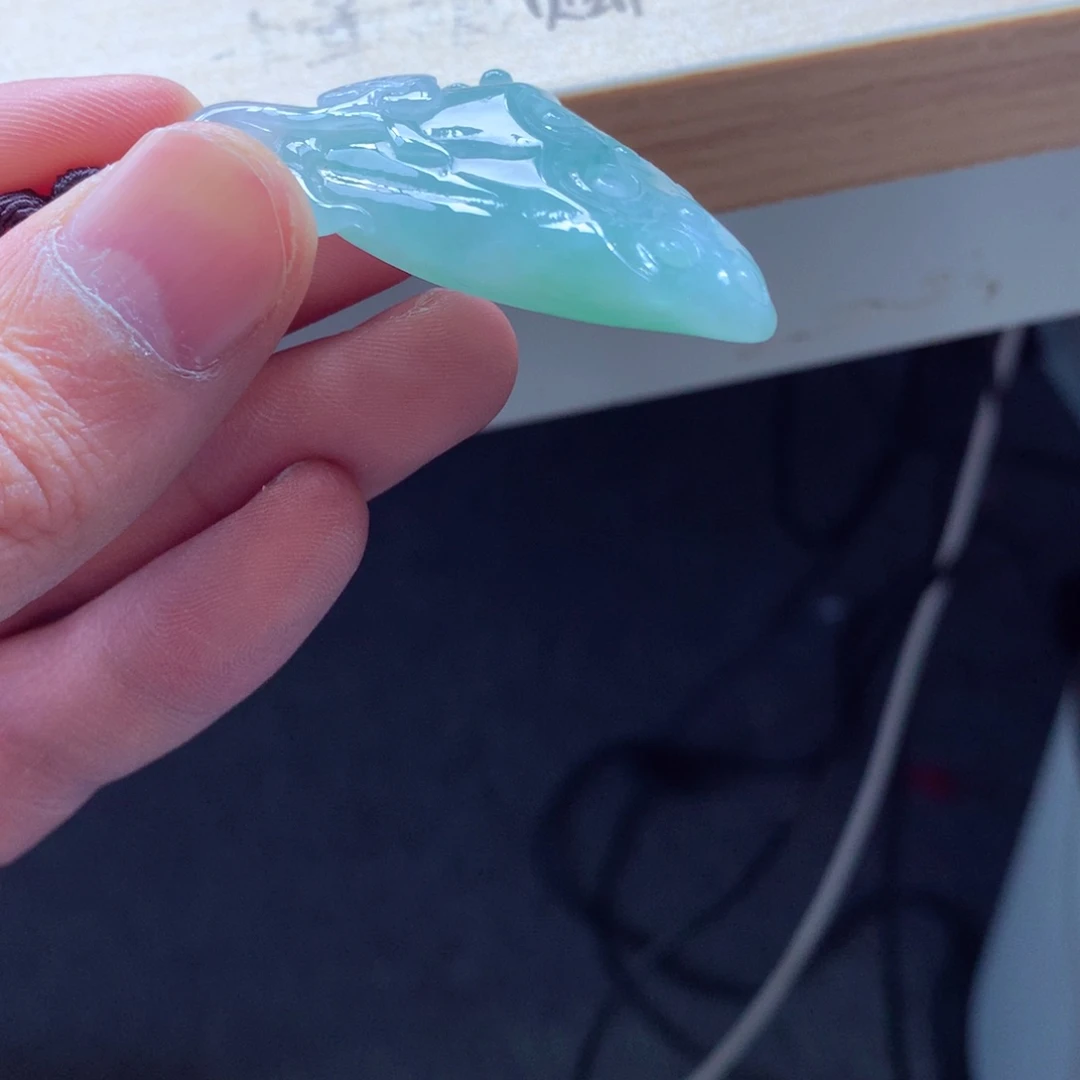 翡翠颈饰未镶嵌吊坠