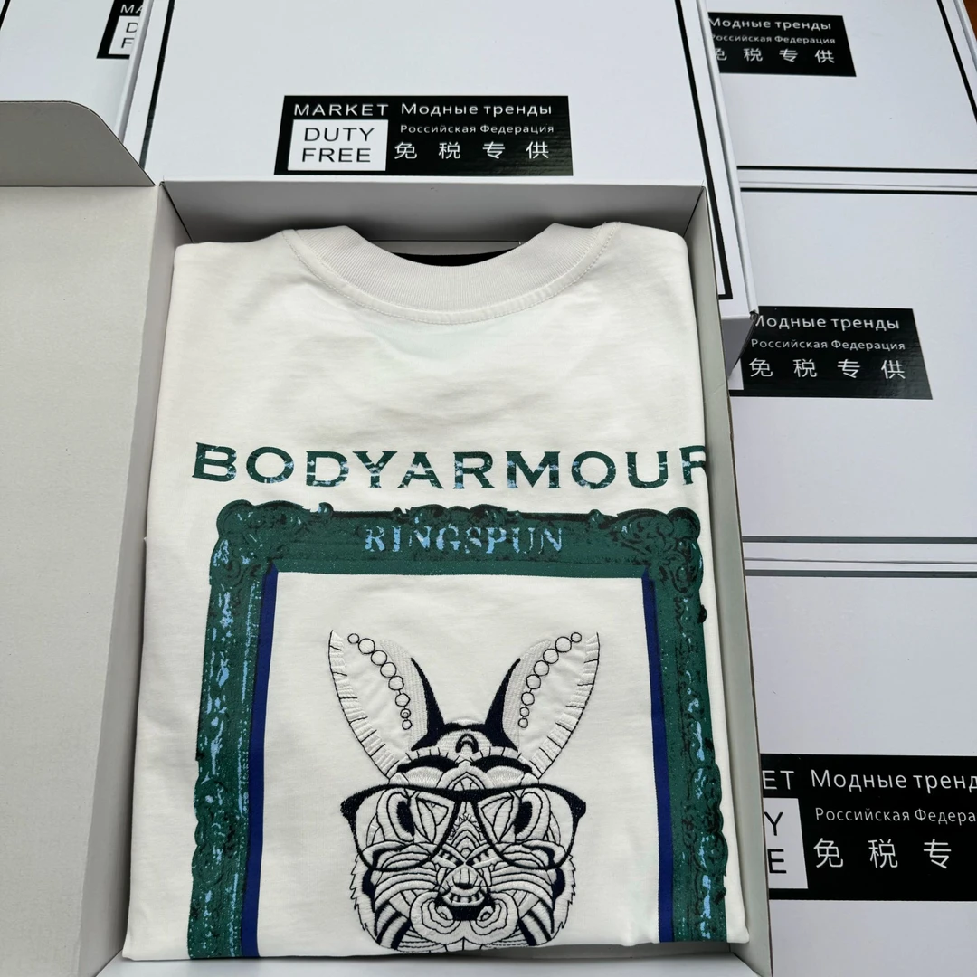 【3369】-广州UUS-欧潮阔版私服短袖男女同款--光变兔子300克重磅棉