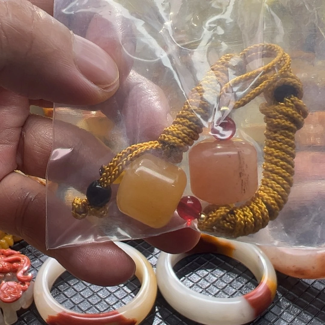 石英质玉未镶嵌颈饰