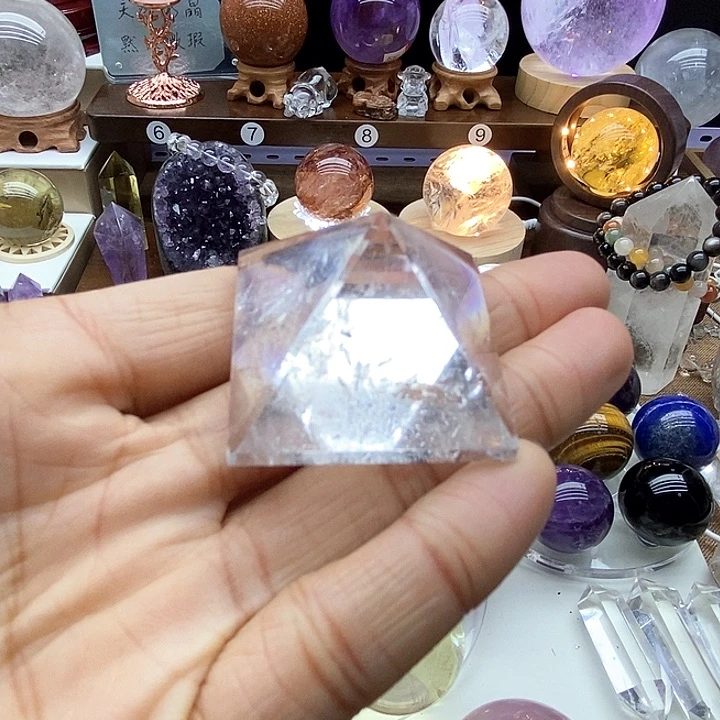 水晶摆件未镶嵌天然白水晶金字塔