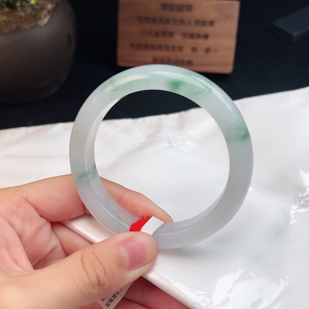 翡翠未镶嵌手镯中水飘花