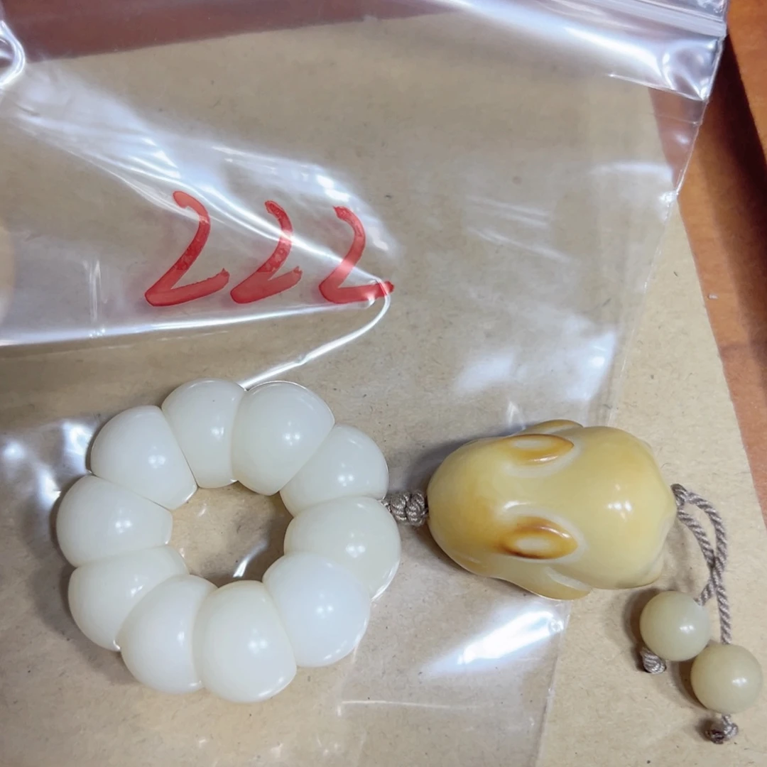 乖****大叶紫檀（黑酸枝木类）222 蒜瓣手捻加象牙果啪啪兔