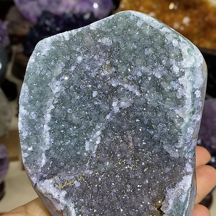 紫晶未镶嵌大型摆件（非配饰）