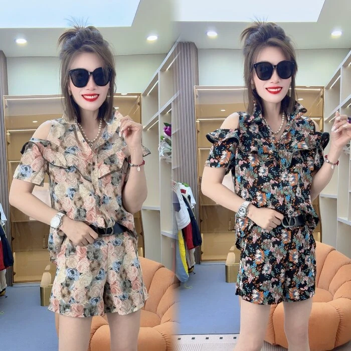 木耳边印花露肩短袖短裤两件套